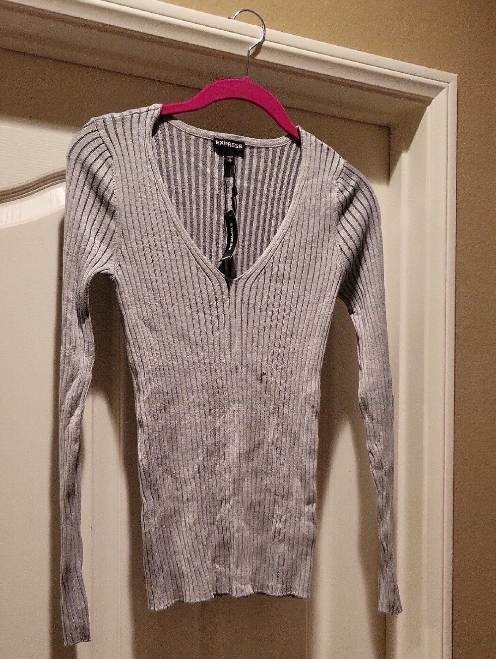 Express Ribbed V-Neck Sweater in Light Gray